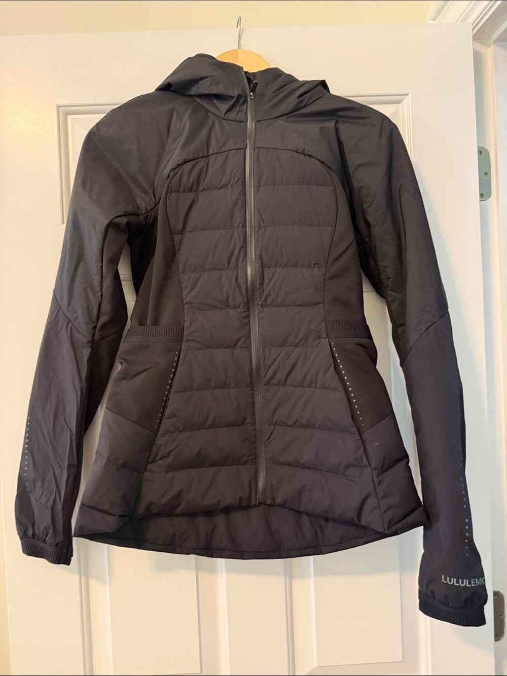 lululemon Black Hooded Quilted Hybrid Puffer Jacket size 6